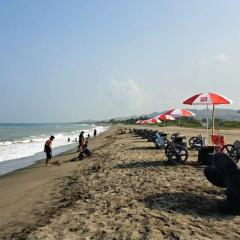 Beachfront Aircon Modern Bahay Kubo for 10 pax