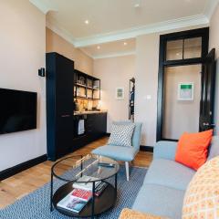 Fresh Stylish West End Flat