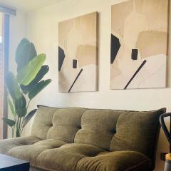 A pasos de Metro Escuela Militar y barrio El Golf