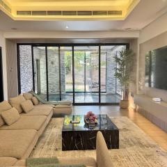 AB Villa - Pool & Cinema