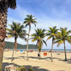 Apartamentos a Beira Mar, Aconchegantes e Modernos, a 3 Minutos da Praia com Ar Condicionado, Sacada Gourmet, Garagem e Portaria 24h