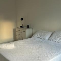 Quarto Moderno e aconchegante para hospedagem