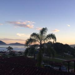 Apto com Sacada e Vista Mar a Passos da Praia