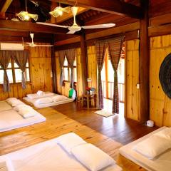 Nhà sàn cộng dồng - The Valley Farm