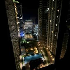 Cebu IT Park Stay Cozy Condo with Netflix, WiFi & Pool View