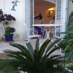 Joli studio clim au calme jardin 200 m plages