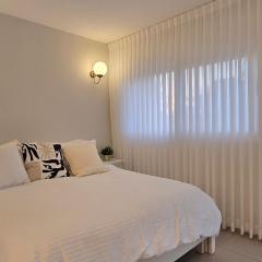 GoldSea - Boutique Seafront Studio