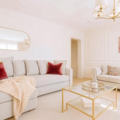 2 Bed Modern Apartment by Museum