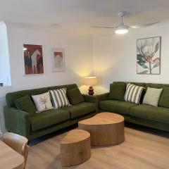 Fresh & fabulous 4 bedroom villa - walk to Curtin University