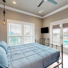 Oasis Steps to Beach Large Deck Pet Paradise