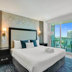 The Grove View Suite Bay and City Views