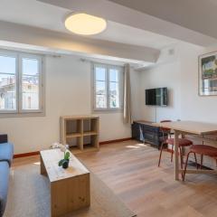 Studio climatisé plein centre 3eme étage