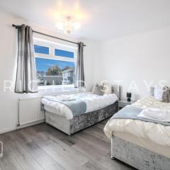 Bright 2BR Terrace in Basildon, Garden and Amenities