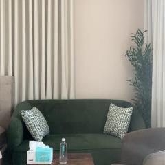 استوديو بشرفة بحي السلام