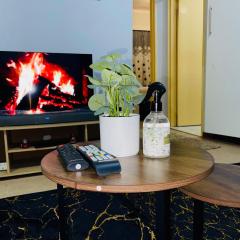 Woodland Suites with Airport Shuttle