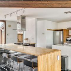 Blue Heron - Modern Chef Kitchen, Hot Tub near Beach