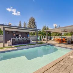Poolside Lounge with Bar and Kitchen Cape Coral Home