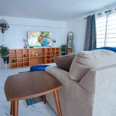 Stylish Studio, Pool and Walk to Beach