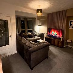 Cozy corner-Sleeps 8 guest Entire house Glasgow very central