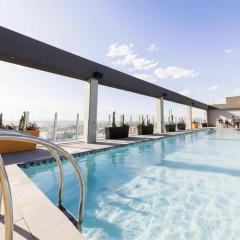 Boulevard Stays Sleek Studio Pool Gym & Zero Parking Fee