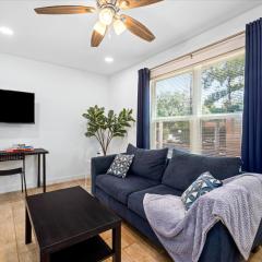 Montrose Flat Nr Midtown, Museums Tv Desk Games