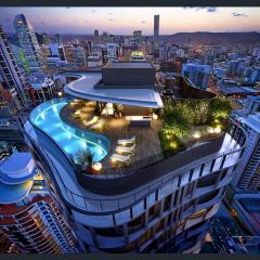 Lvl 23 Spire Infinity Pool Netflix Wifi Carpark by Stylish Stays