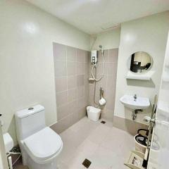 1BR with Balcony Cool Breeze Morning Sun by Cherisia's Hideaway