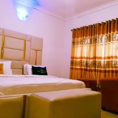 Hogis Luxury Suites - Housity