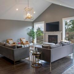A luxurious 6 Bedfroom Family-Friendly House