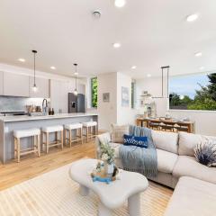 Ocean-Inspired 3B Modern Retreat w Kids Room