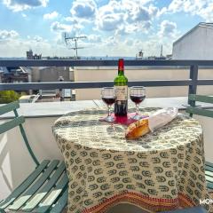 Montmartre vue sur les toits de Paris et la Tour Eiffel