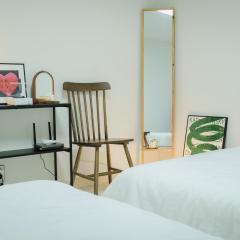 Guro Station Family Room For 4