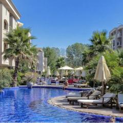 Apartment Sleeps 4 with Pools Access - Smart TVs