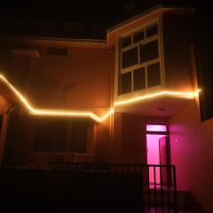 December Holiday inn 5 Bedroom House with kitchen