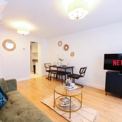 2BR Home Perfect for Contractors & Pet Lovers With Hot tub Backyard Free Parking & WiFi