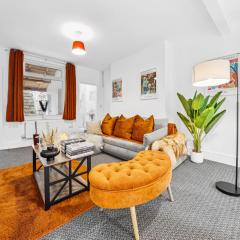 Clover House Stunning Cosy Cottage 3BR By AltoLuxo Short Lets & Serviced Accommodation With Free WiFi & Parking