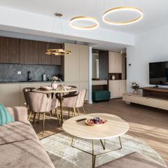 Metropolitan Spacious Retreat - Balcony and View