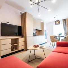 Central Chic Retreat - Vibrant Living & Views