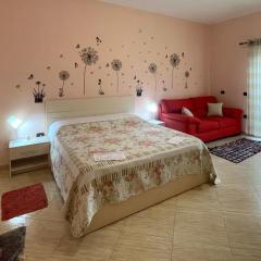 2 Bed Apartment Sleeps 4 with Free Parking