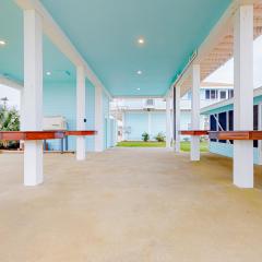 Prime Canal Front w/ Dock Outdoor Kitchen