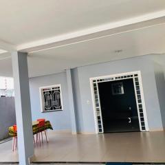 Casa espaçosa - 3 quartos - Caçari