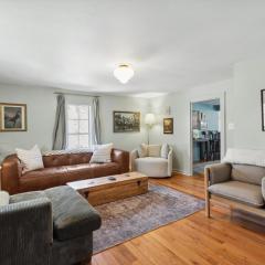 Farmhouse Retreat - Near Pigeon Forge & Dollywood