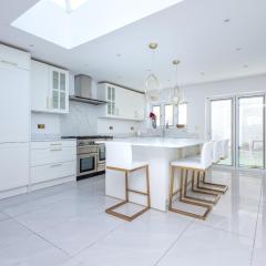 Spacious 4BR Home Garden & Office Space