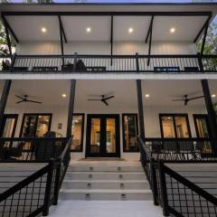 New Cabin Z Intimate Luxury HotTub-Arcade-Firepit