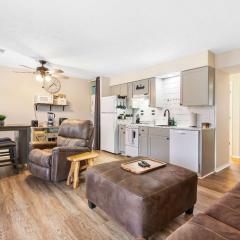 Chandler's Pondview Getaway - Chic Branson Escape