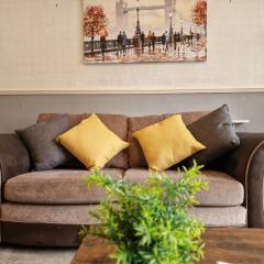 Devon St - Cozy home, Free easy parking!