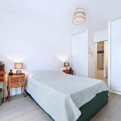 Apartment with terrace 100m from Paris