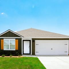 Modern 3br Cottage- Mins To Ua, King Bed, Fire Pit