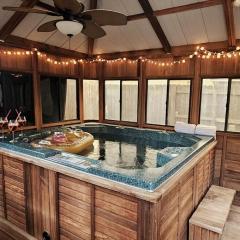 Cozy Maple House w-Private Jacuzzi Near IAH
