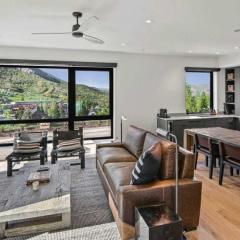 Modern 2 Bedroom Ski In&Out Condo 02